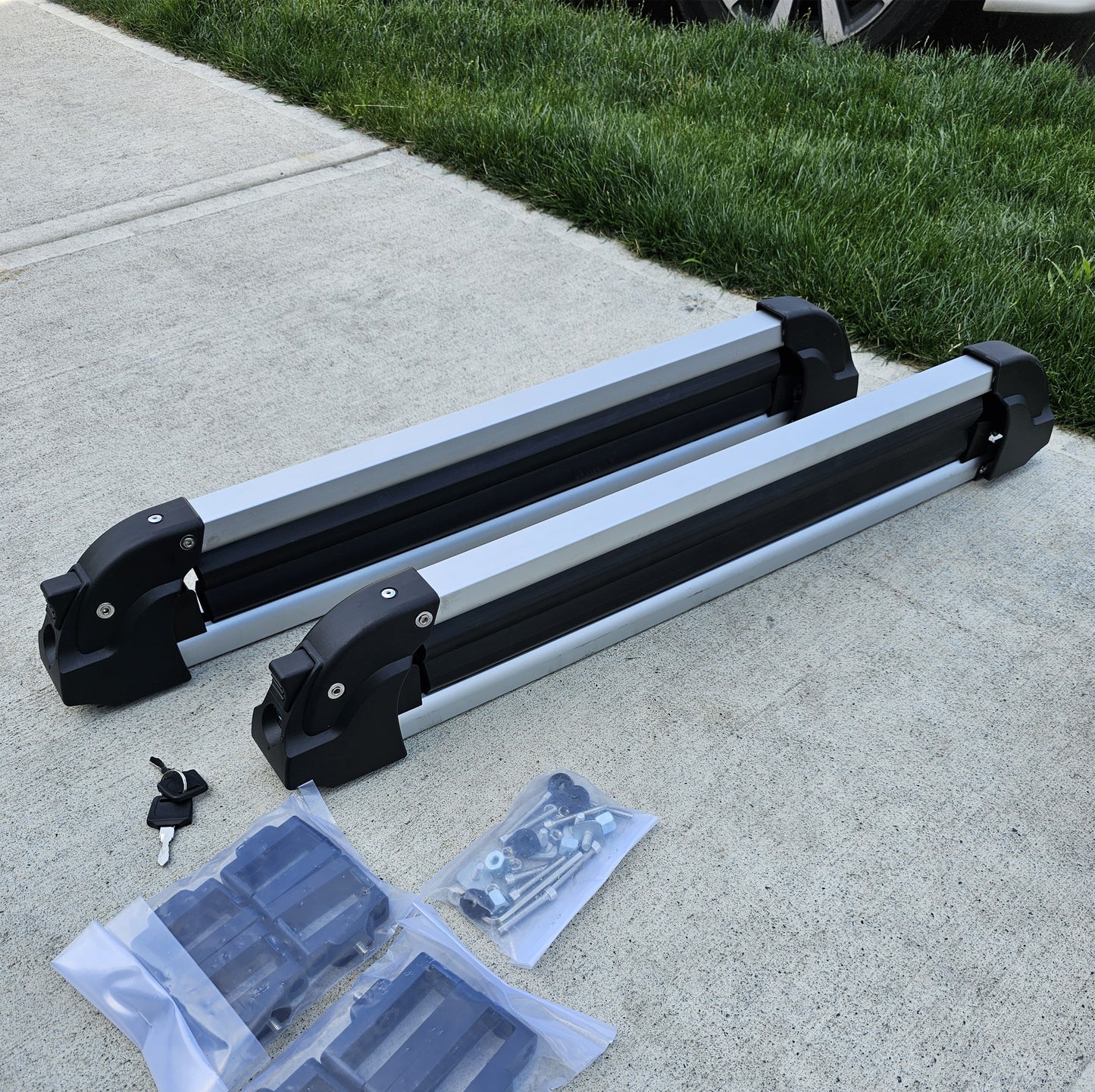 Aluminum Ski and Snowboard Roof Rack, 31.7-Inch Universal Ski Rack for Car Roof Fit Most Crossbars, Carry up to 6 Pairs of Skis or 4 Snowboards