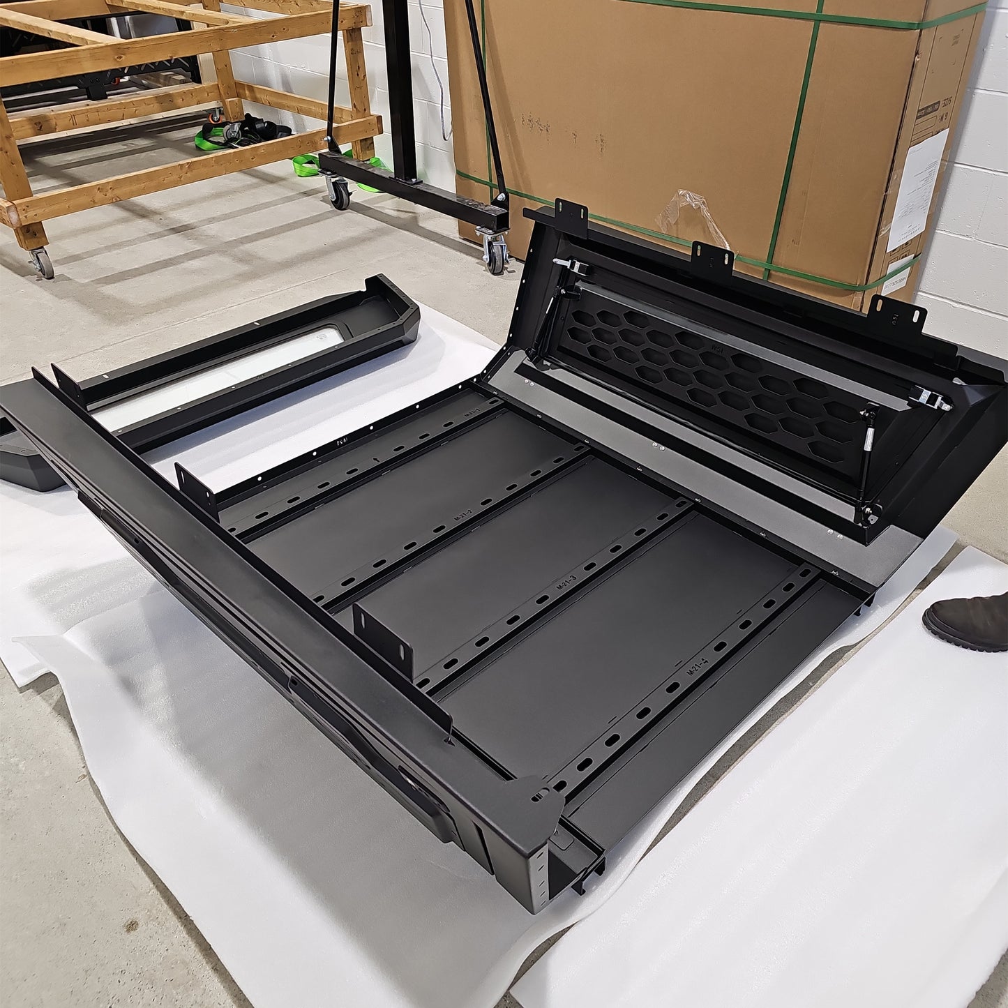 FORD F150(Raptor/Lightning)5.5/6.5FT smart canopy truck caps bed cover Aluminum or steel, Gullwing side doors