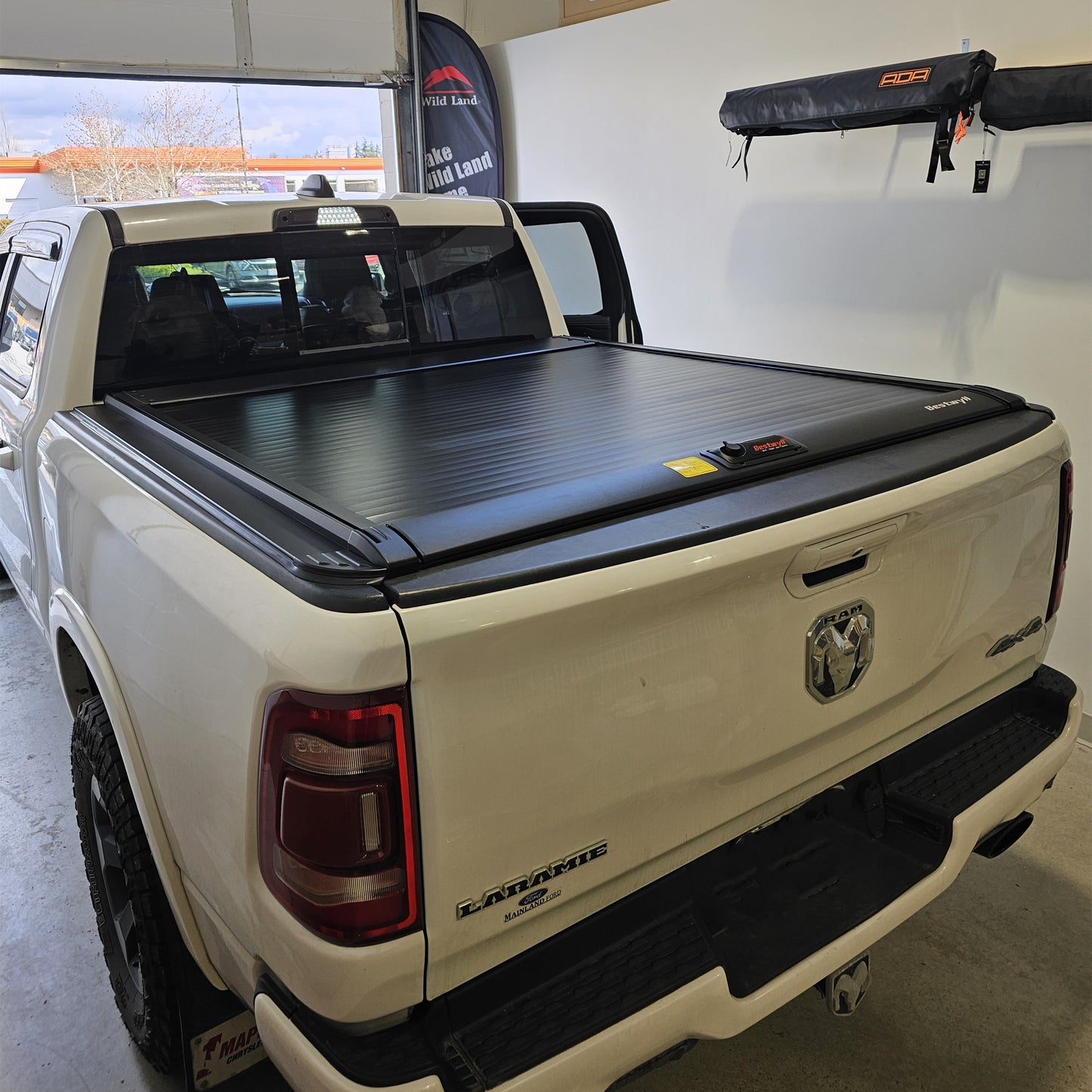 Bestwyll Retractable hard Tonneau Cover RAM 1500/ JEEP Gladiator bed cover Aluminum matte black profile waterproof