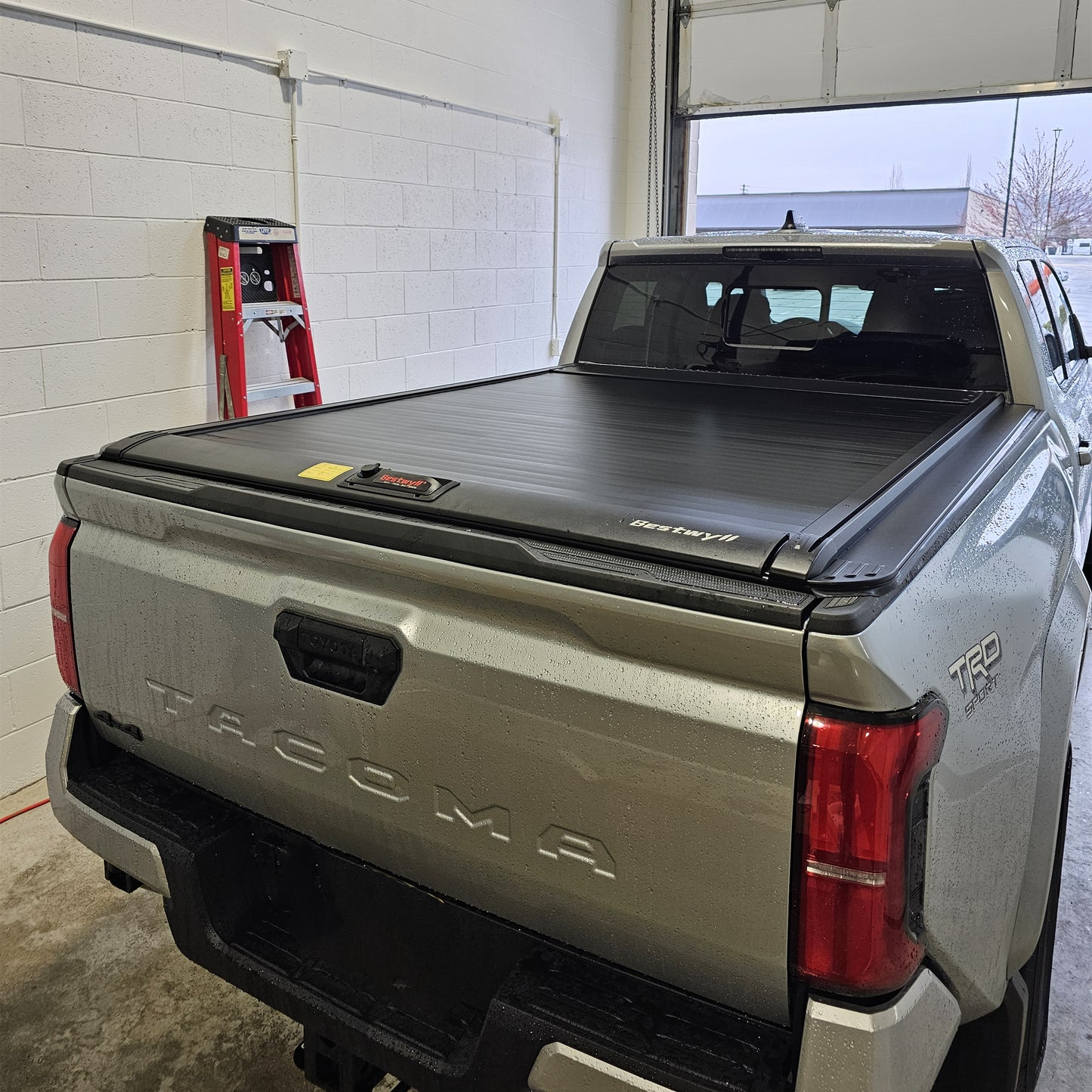 Bestwyll Retractable hard Tonneau Cover-Manual fits TOYOTA Tacoma 5' 6' bed Tundra 5.5' 6.5' bed cover Aluminum matte black profile waterproof