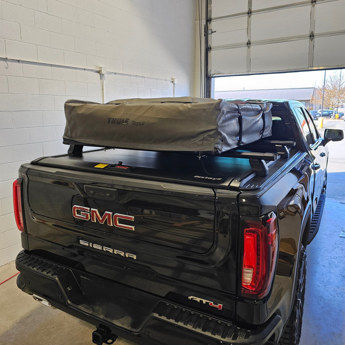 Bestwyll Retractable hard Tonneau Cover-Manual fits TOYOTA Tacoma 5' 6' bed Tundra 5.5' 6.5' bed cover Aluminum matte black profile waterproof