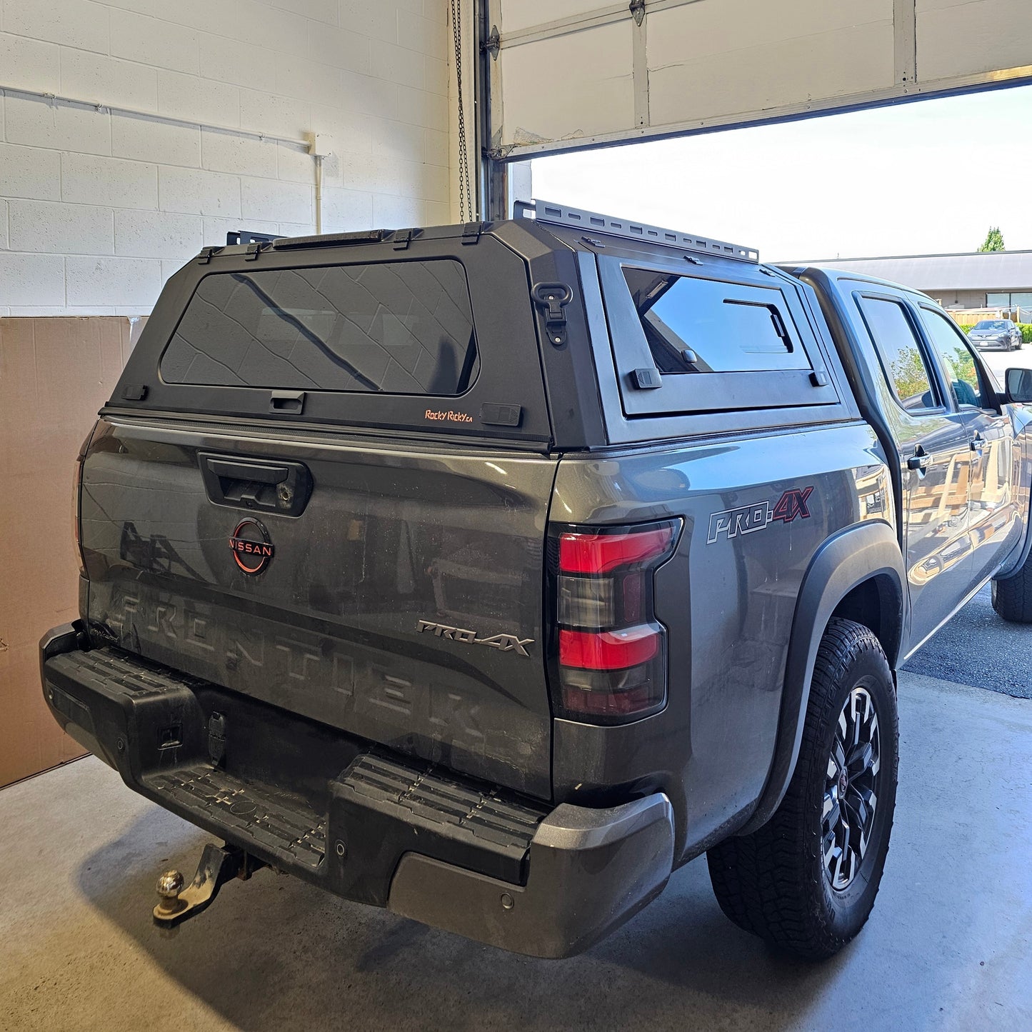 Smart canopy special for Nissan Frontier 5FT truck bed caps Aluminum Gullwing side doors