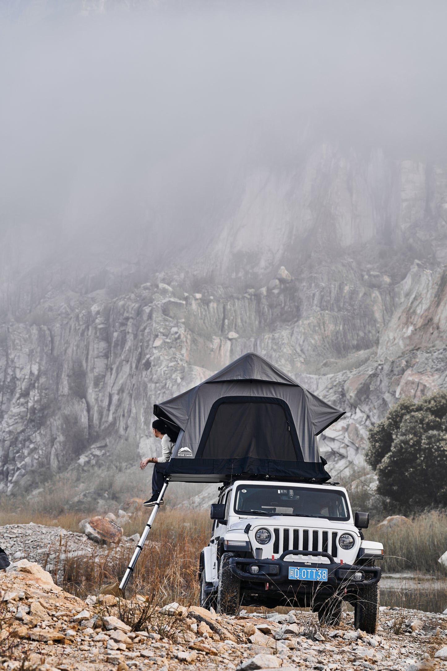 Wild Land Air Cruiser brand new patented inflatable roof top tent ultra-light automatic opening