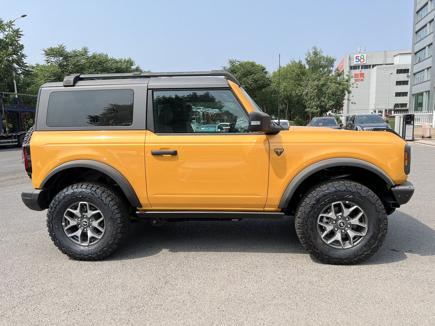 Roof Rack CrossBars for Ford Bronco 2Doors/4doors 2021-2025  Black Aluminum Original hole installation, carrying luggage, canoe, bicycle, etc.