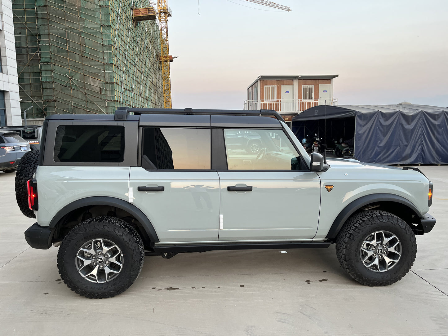 Roof Rack CrossBars for Ford Bronco 2Doors/4doors 2021-2025  Black Aluminum Original hole installation, carrying luggage, canoe, bicycle, etc.