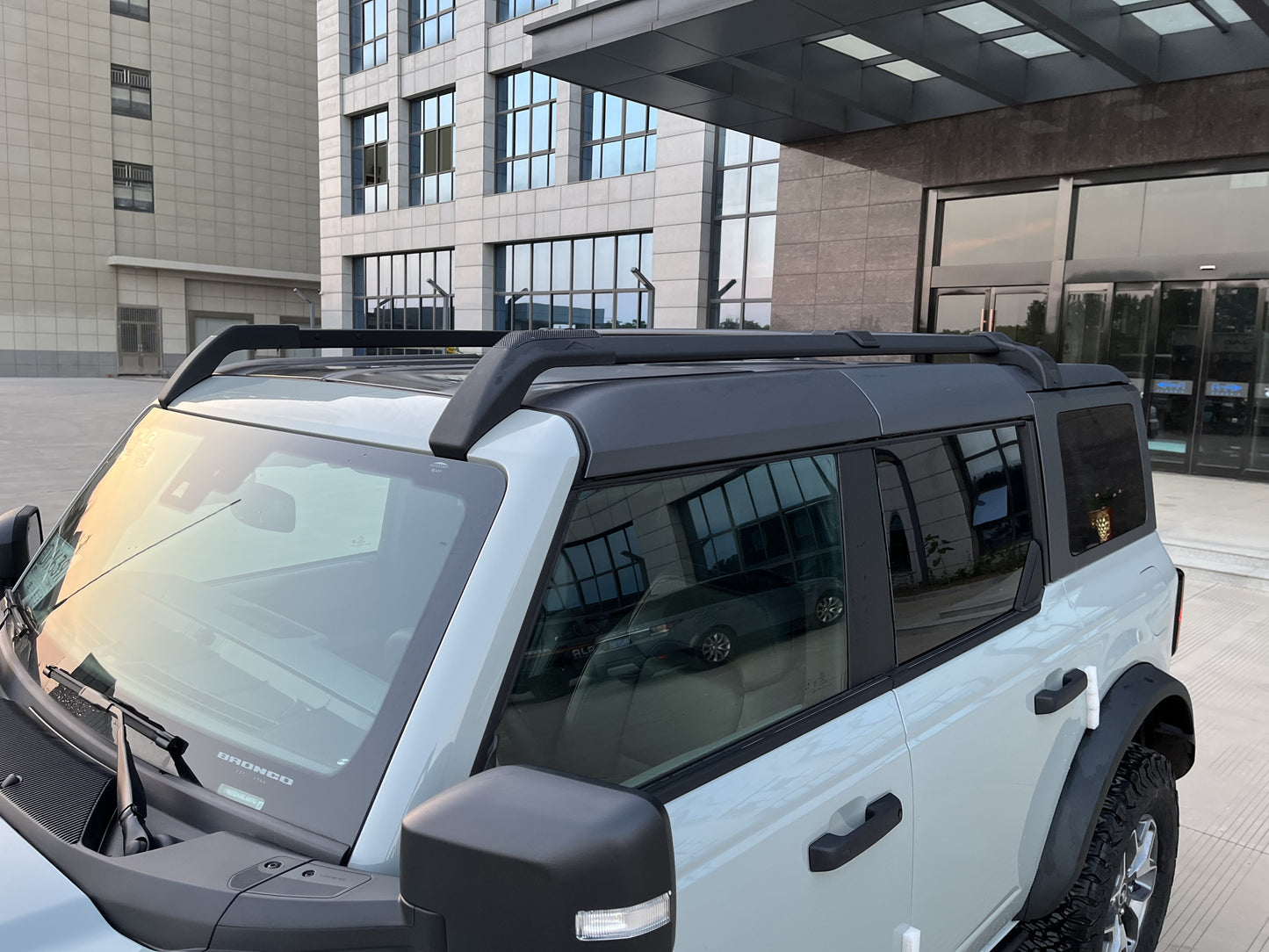 Roof Rack CrossBars for Ford Bronco 2Doors/4doors 2021-2025  Black Aluminum Original hole installation, carrying luggage, canoe, bicycle, etc.
