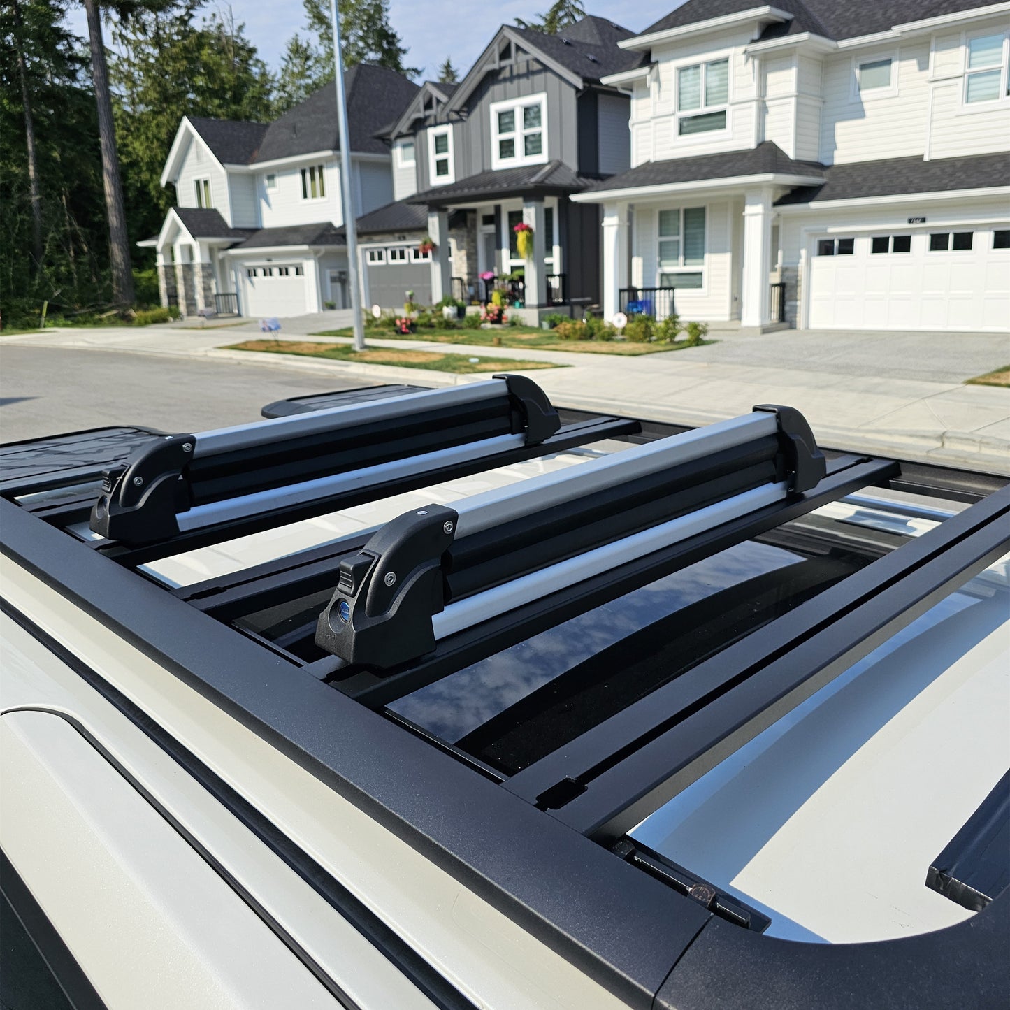 Aluminum Ski and Snowboard Roof Rack, 31.7-Inch Universal Ski Rack for Car Roof Fit Most Crossbars, Carry up to 6 Pairs of Skis or 4 Snowboards