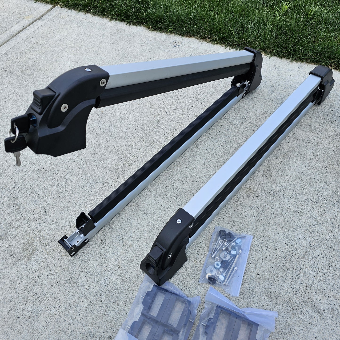 Aluminum Ski and Snowboard Roof Rack, 31.7-Inch Universal Ski Rack for Car Roof Fit Most Crossbars, Carry up to 6 Pairs of Skis or 4 Snowboards