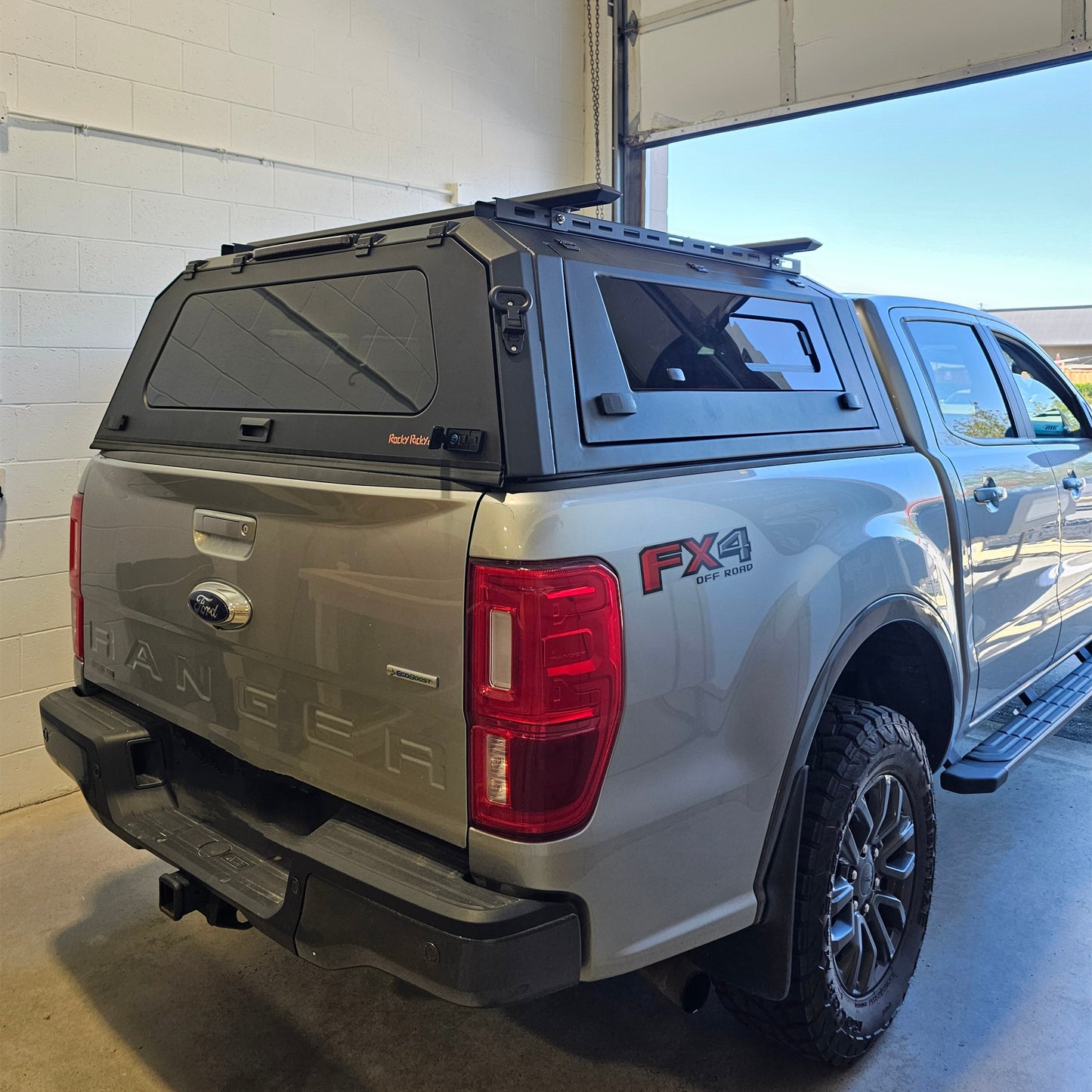 FORD Ranger Maverick Truck canopy truck caps Aluminum gullwing side doors with molle panels/sliding windows bed cover