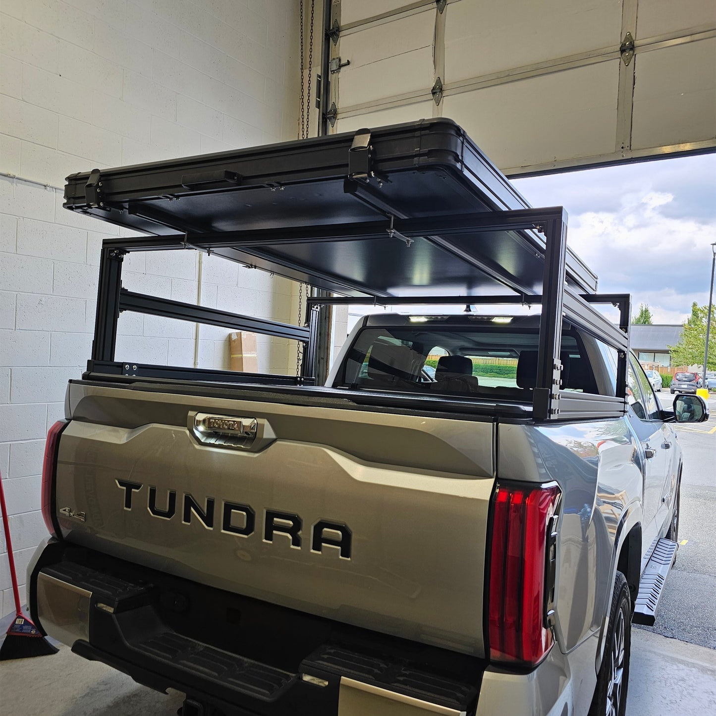 Magic bed rack system, unlimited expansion / crossbar height customization. Fits 95% bed covers. Super strong load-bearing capacity.