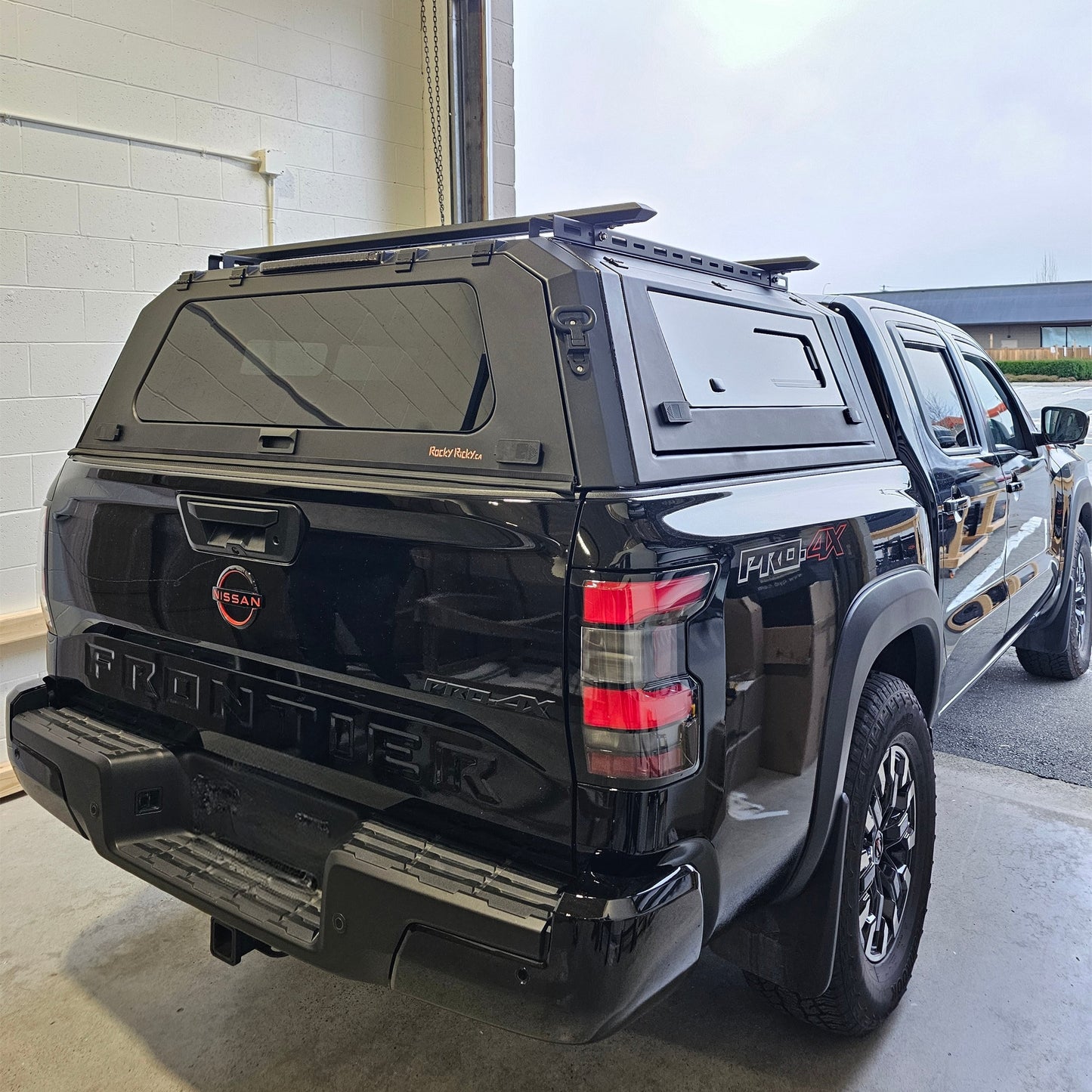 Truck canopy special for Nissan Frontier 5FT truck bed caps Aluminum Gullwing side doors