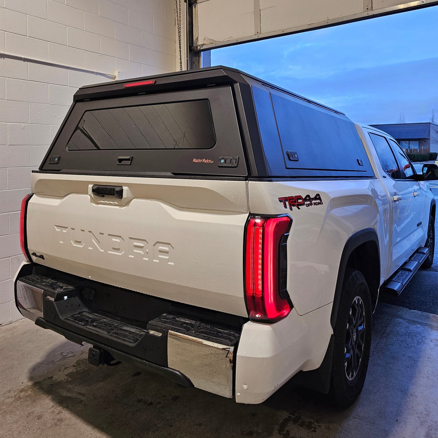 Light Cavalry Series Smart Canopy Ultralight Aluminum FIT TOYOTA TACOMA TUNDRA Truck bed cover cap Rocky Ricky