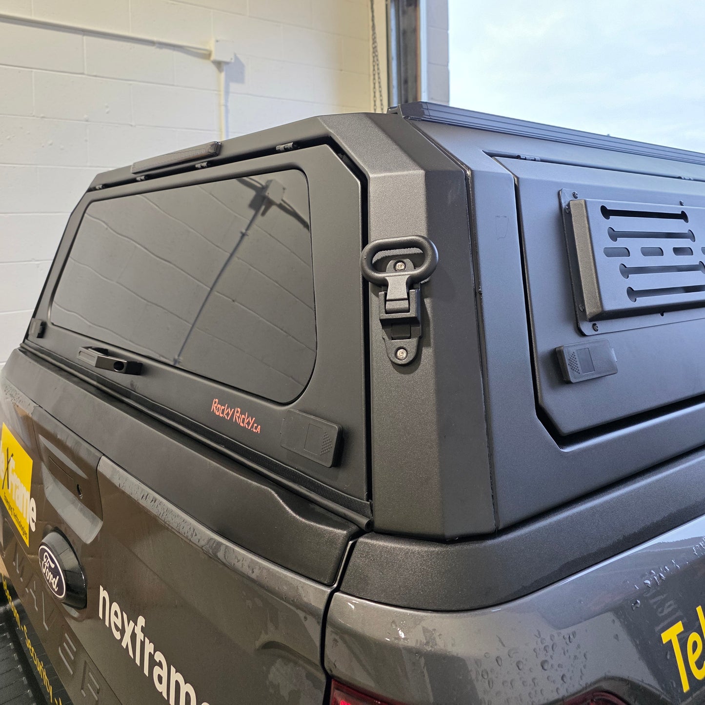 FORD Ranger Maverick Truck canopy truck caps Aluminum gullwing side doors with molle panels/sliding windows bed cover