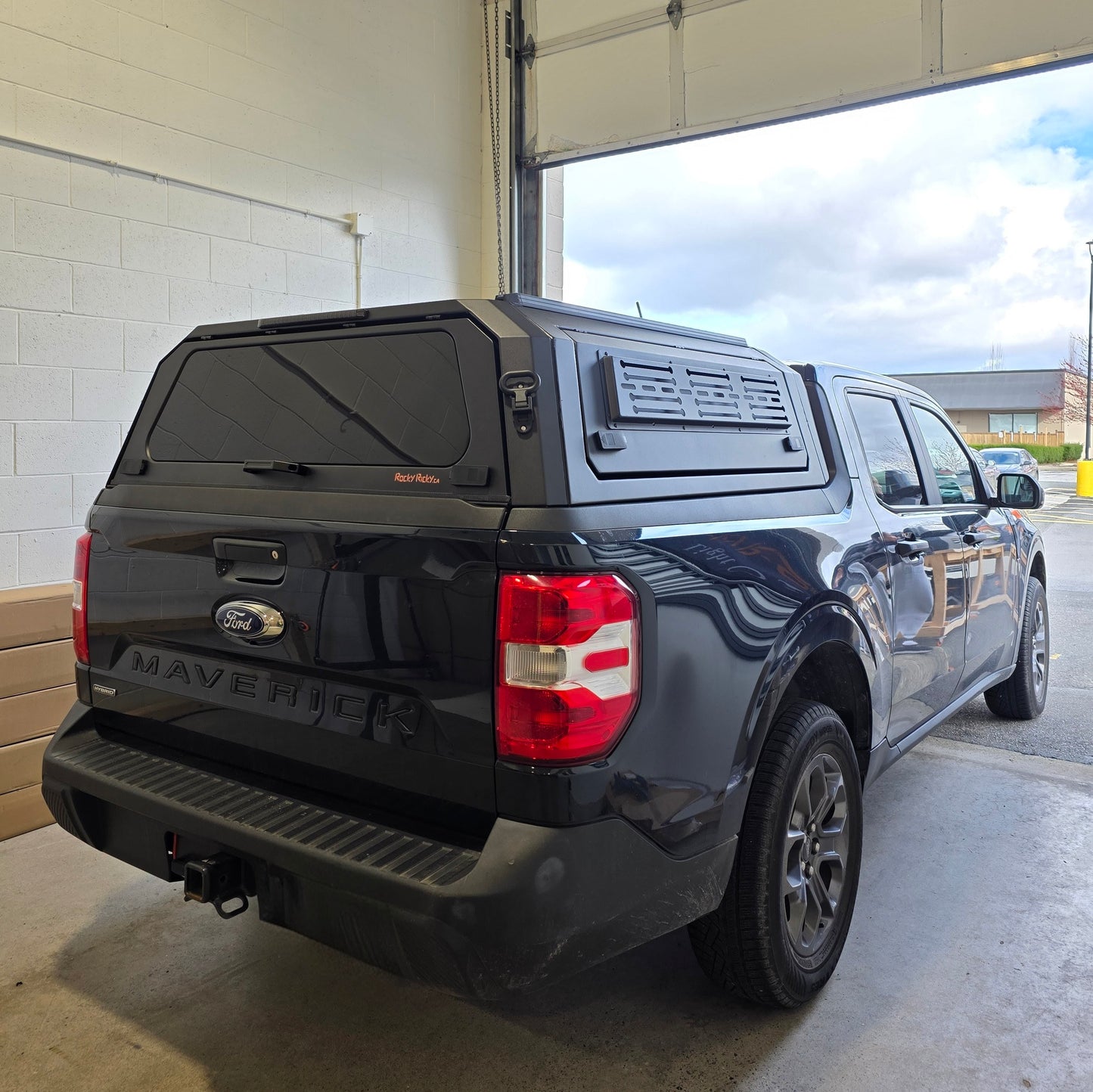 FORD Ranger Maverick Truck canopy truck caps Aluminum gullwing side doors with molle panels/sliding windows bed cover