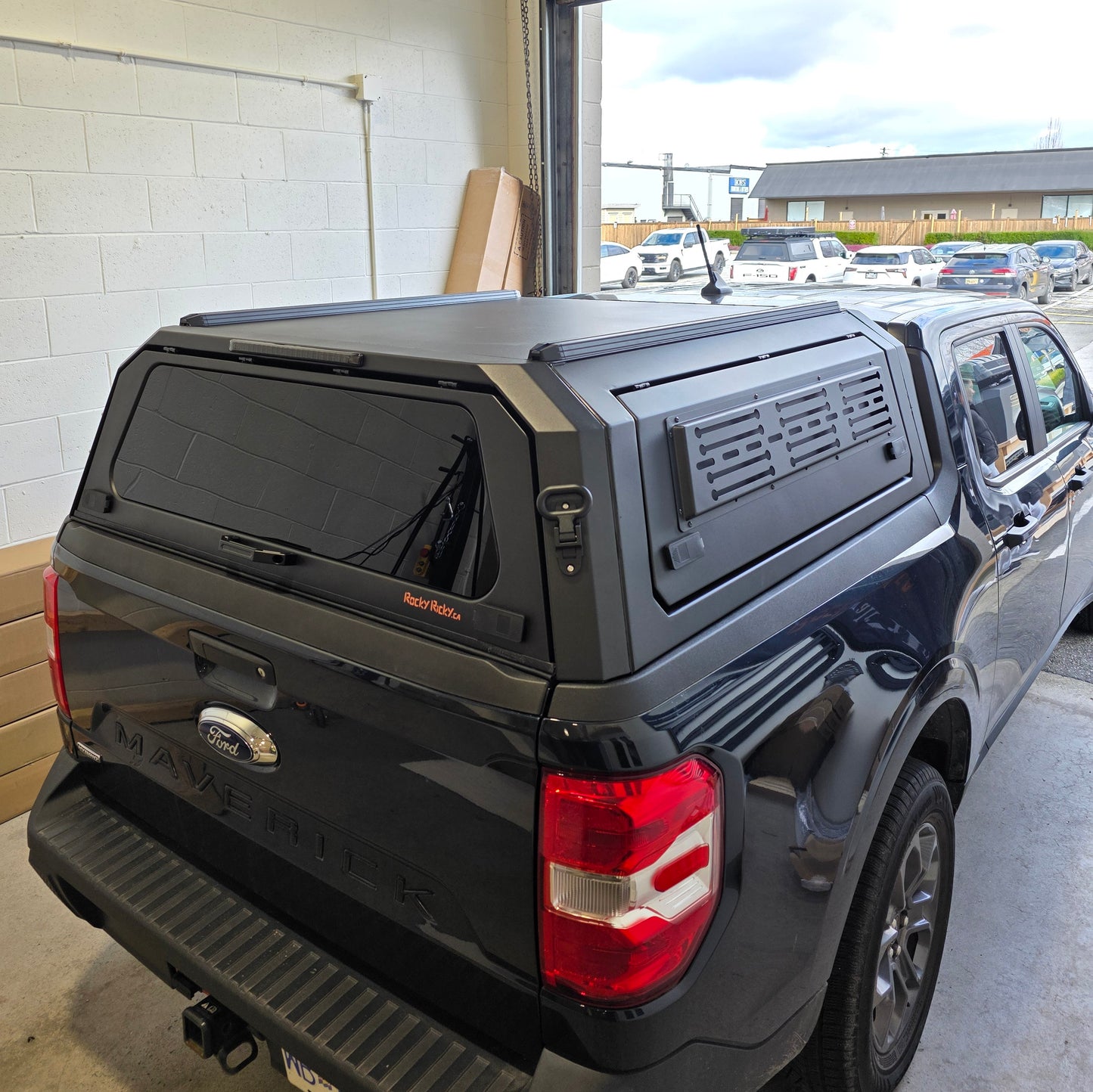 FORD Ranger Maverick Truck canopy truck caps Aluminum gullwing side doors with molle panels/sliding windows bed cover